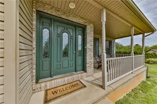 42 Louis Cir, Butler Twp, PA 18222 - Photo 7
