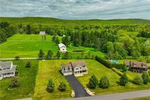 42 Louis Cir, Butler Twp, PA 18222 - Photo 3