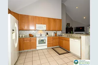 3234 Overlook Drive, Emmaus Boro, PA 18049 - Photo 7