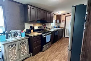 435 Mountain Vlg Dr, Longswamp Twp, PA 18062 - Photo 11