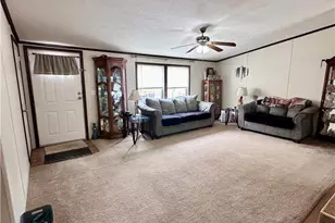 435 Mountain Vlg Dr, Longswamp Twp, PA 18062 - Photo 7