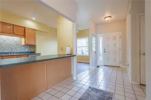 1601 Harding Cir, Whitehall Township, PA 18052 - Photo 3