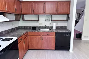 21 Eisenhower Cir, Whitehall Township, PA 18052 - Photo 5