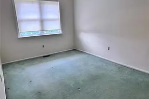 21 Eisenhower Cir, Whitehall Township, PA 18052 - Photo 17