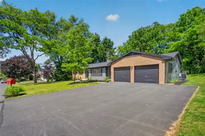 418 Elm Drive, Lower Nazareth Twp, PA 18064 - Photo 3