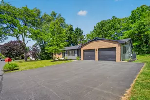 418 Elm Dr, Lower Nazareth Twp, PA 18064 - Photo 3