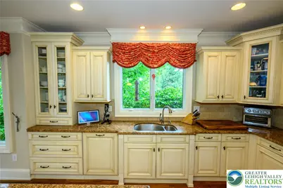 2690 Imperial Crest Lane, Lower Saucon Township, PA 18055 - Photo 13