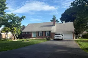 285 Bridle Path Rd, Bethlehem, PA 18017 - Photo 1