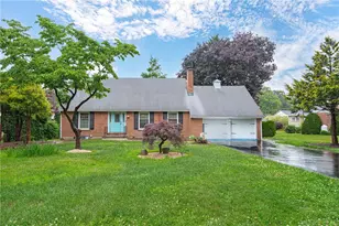 285 Bridle Path Rd, Bethlehem City, PA 18017 - Photo 1
