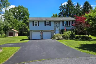 6581 Skyview Ln, Coopersburg Boro, PA 18036 - Photo 3