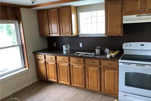 135 N Cedar St, Nazareth Boro, PA 18064 - Photo 5
