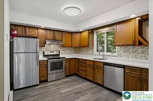 221 Somerset Dr, Stroud Twp, PA 18301 - Photo 5