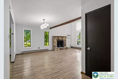 221 Somerset Drive, Stroud Twp, PA 18301 - Photo 9