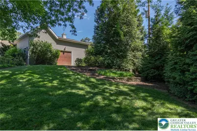 3325 Green Meadow Drive, Bethlehem City, PA 18017 - Photo 9