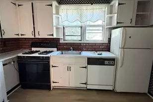 610 Norwegian St, Pottsville, PA 17901 - Photo 7