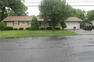 1026 Oakhurst Dr, Slatington Boro, PA 18080 - Photo 1