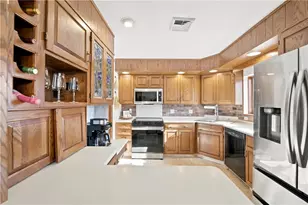 32 Robert Dr, Allentown City, PA 18104 - Photo 11