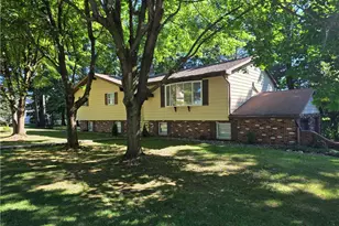 528 Rosewood Dr, Lehigh Township, PA 18067 - Photo 3