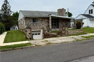 880 New York Ave, Hellertown, PA 18055 - Photo 1