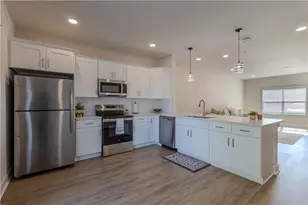 1411 Greenview Dr, Bethlehem City, PA 18018 - Photo 9