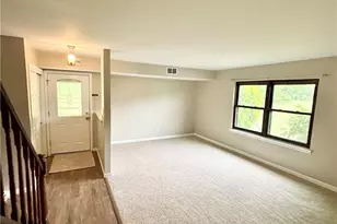 1726 Saratoga Ct, South Whitehall Township, PA 18104 - Photo 3