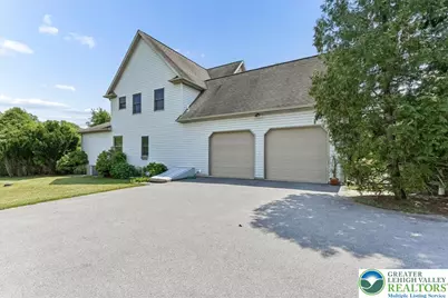 8247 Hensingersville Road, Lower Macungie Township, PA 18011 - Photo 13