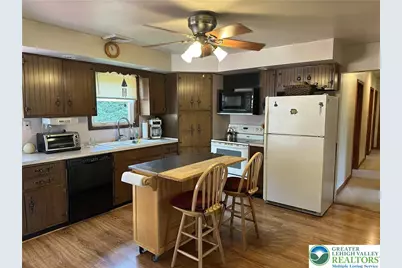 556 Walnut Drive, Lehigh Township, PA 18067 - Photo 5
