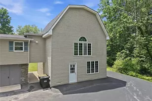 226 Circle Dr S, Hamilton Twp, PA 18353 - Photo 3