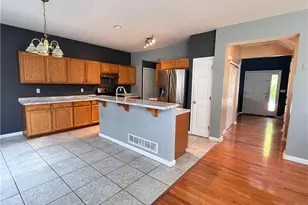 966 Hollow Ct, South Whitehall Township, PA 18104 - Photo 3