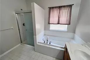 966 Hollow Ct, South Whitehall Township, PA 18104 - Photo 5