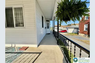 135 N 3rd Street, Lehighton, PA 18235 - Photo 3
