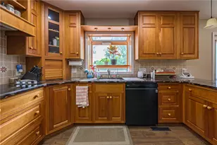 4620 Hale Ln, Emmaus Boro, PA 18049 - Photo 9