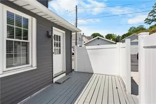27 E Chestnut St, Nazareth Boro, PA 18064 - Photo 3