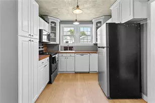 27 E Chestnut St, Nazareth Boro, PA 18064 - Photo 11