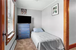 27 E Chestnut St, Nazareth Boro, PA 18064 - Photo 17