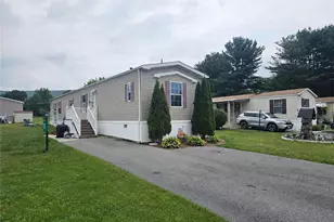 49 Ritzcraft Dr, Lehigh Township, PA 18088 - Photo 1