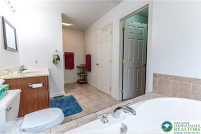 211 S Kathryn Street, Easton, PA 18045 - Photo 41