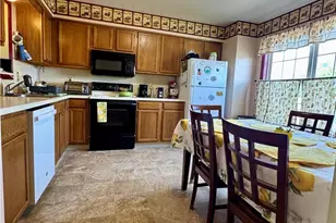 324 W 2nd St, Alburtis Boro, PA 18011 - Photo 9