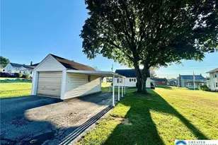 23 Schoeneck Ave, Upper Nazareth, PA 18064 - Photo 5