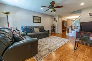 2442 Lisa Ln, Allentown City, PA 18104 - Photo 5