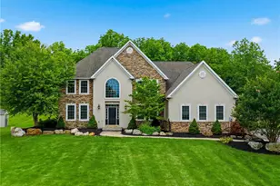 55 Island Ct, Williams Township, PA 18042 - Photo 1