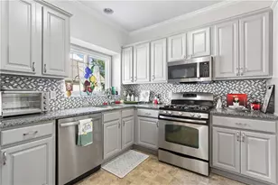 46 Glenmoor Cir N, Palmer Twp, PA 18045 - Photo 13