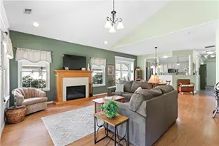 46 Glenmoor Cir N, Palmer Twp, PA 18045 - Photo 5
