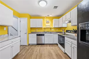 6652 Pioneer Dr, Lower Macungie Township, PA 18062 - Photo 9