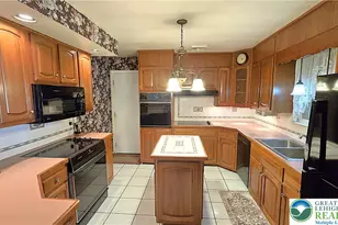 3203 Parkview Dr, Whitehall Township, PA 18052 - Photo 7