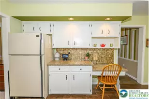 410 E Mayfield Cir, Bethlehem City, PA 18020 - Photo 5