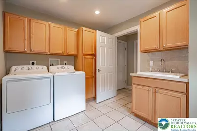 6301 Oakwood Circle, Upper Saucon Township, PA 18036 - Photo 19