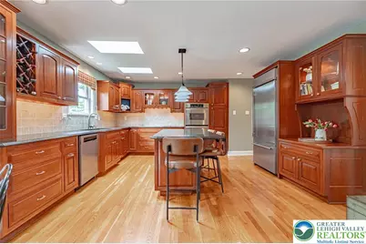 6301 Oakwood Circle, Upper Saucon Township, PA 18036 - Photo 13