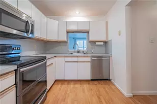 323 Surrey Pl, Macungie Boro, PA 18062 - Photo 5