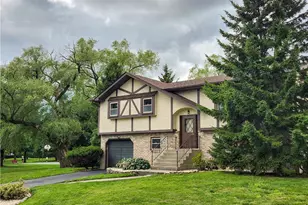 1916 Molinaro Dr, Allentown City, PA 18104 - Photo 3